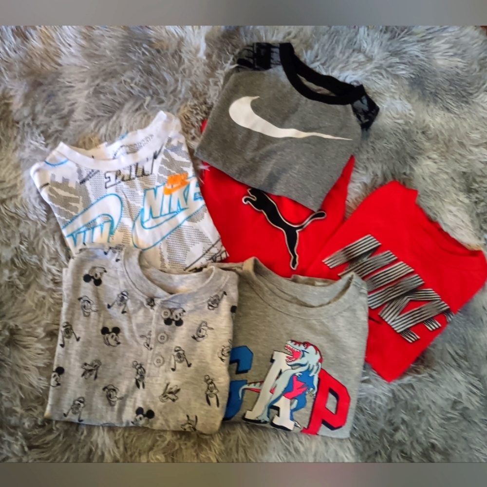 EUC. 3 Nike, 1 Gap, 1 Puma, and 1 Disney short sleeve shirts.